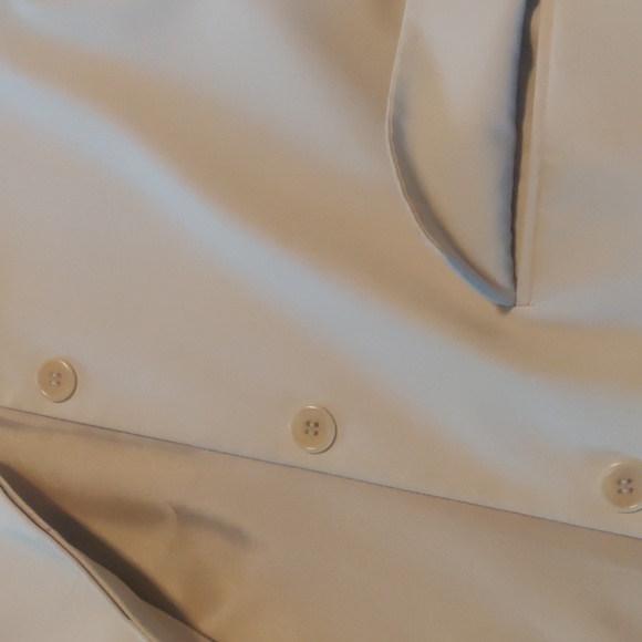 BCBG Maxazria long sleeved classic trench coat. - Picture 3 of 5